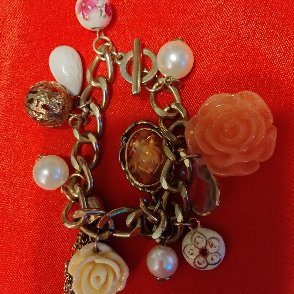 Two necklaces and cute 🌺 flowery bracelet